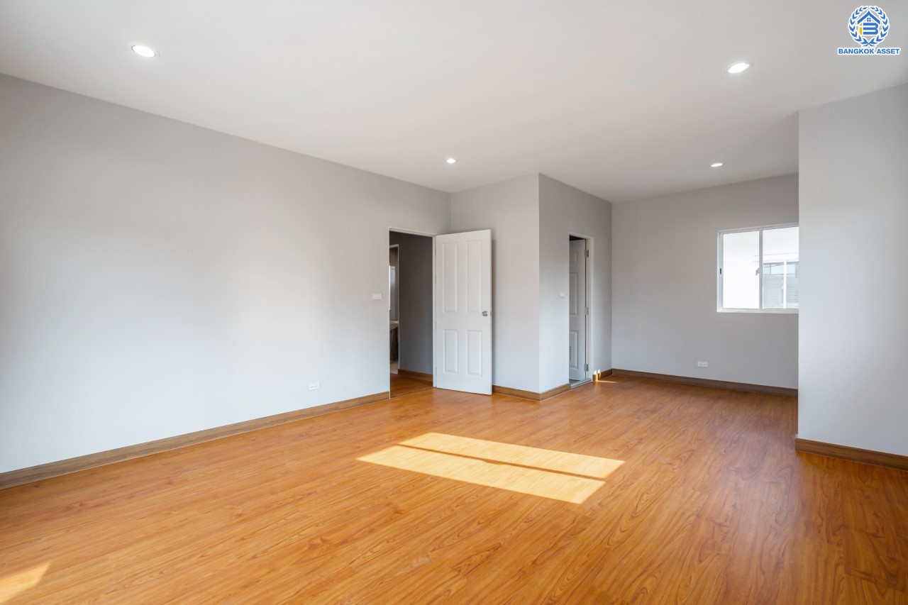 บ้านมือสองตกแต่งใหม่ ม.เดอะแพลนท์ ราชพฤกษ์-พระราม5 หลังมุม! เนื้อที่ 58 ตร.ว. ฟังก์ชัน 3 ห้องนอน 3 ห้องน้ำ จอดรถได้ 2 คัน บนทำเลศักยภาพ เดินทางสะดวก ใกล้วงเวียนพระราม5, The Walk, ทางด่วน ศรีรัช และรถไฟฟ้าสายสีม่วง "สถานีบางรักใหญ่"